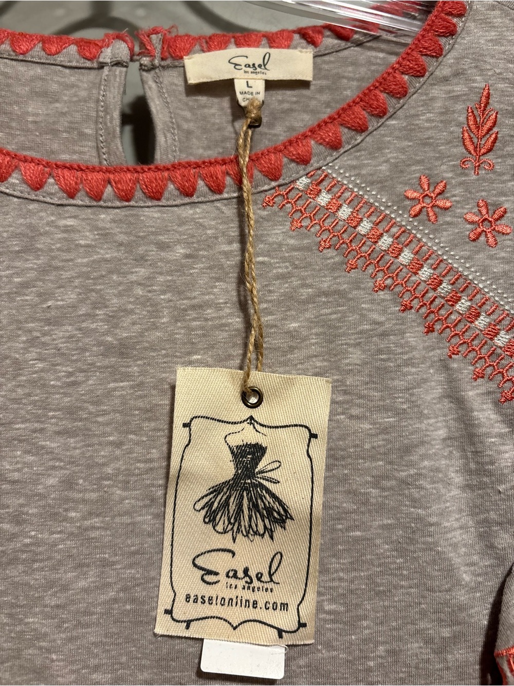 easel Gray Tee with Coral Eyelet Ruffle Sleeves - Picture 2 of 4